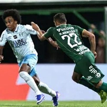 Grêmio e Chapecoense empatam em jogo com falhas no Brasileirão