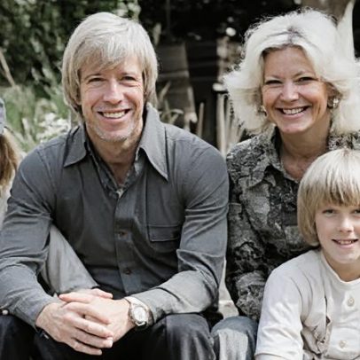 Ex-esposa de Chuck Norris, mãe dos filhos do ator, faleceu meses antes dele