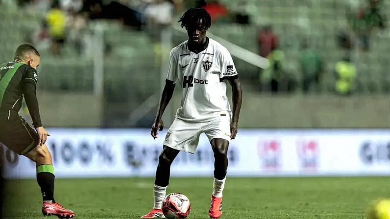Cissé contra o América (Foto: Pedro Souza / Atlético)