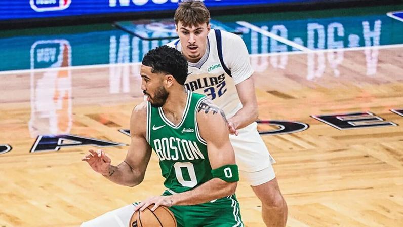 Jayson Tatum retorna após quase um ano e Celtics derrotam Mavericks