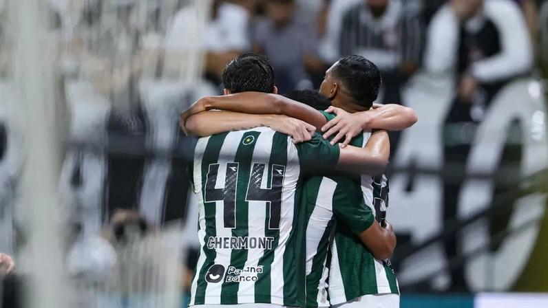 Coritiba vence o Corinthians na bola aérea no Brasileirão