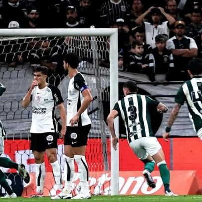 Coxa abre o placar contra o Corinthians