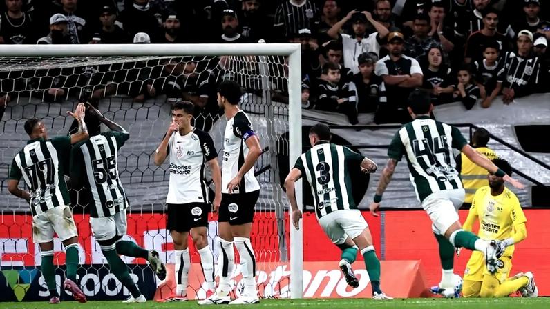 Coritiba saiu na frente no placar contra o Corinthians (Foto: Ettore Chiereguini/AGIF/Gazeta Press)