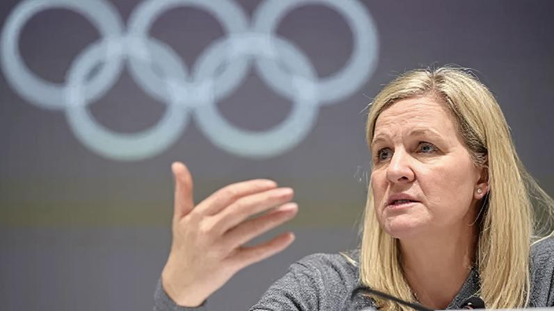 Kirsty Coventry, presidente do COI, durante coletiva