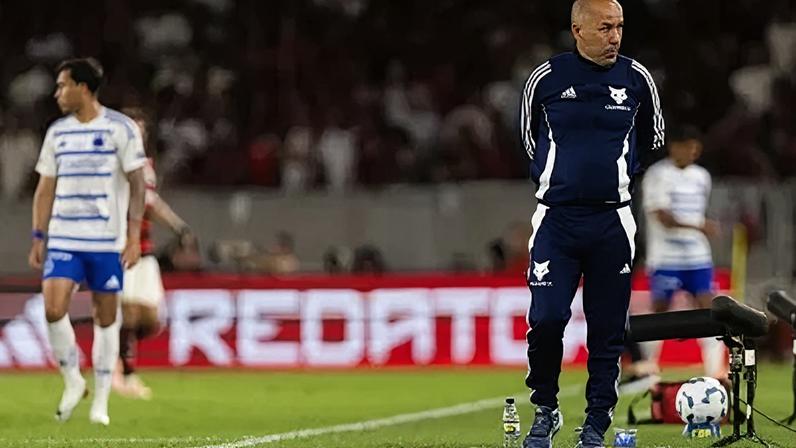 Negociação com Flamengo pode tornar Léo Jardim o segundo a deixar o Cruzeiro
