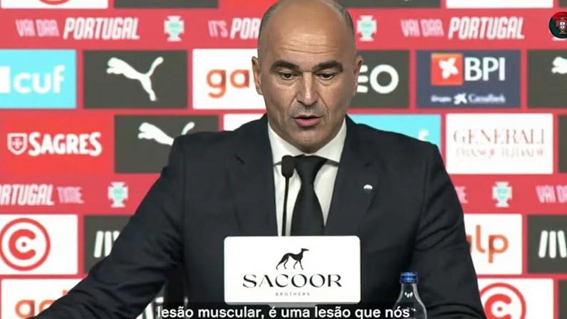 Roberto Martinez acalma os torcedores e afirma que a lesão de Cristiano Ronaldo é leve. O técnico de Portugal prevê o retorno do craque em até duas semanas e elogia a excelente forma física do capitão na temporada.