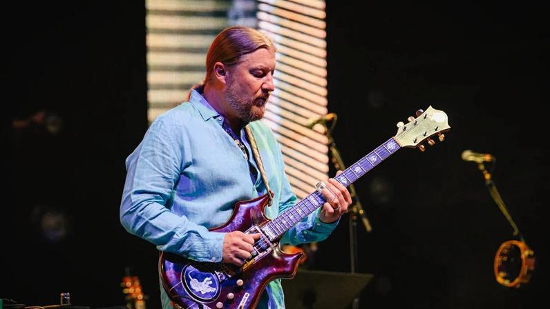 Derek Trucks tocou a guitarra Tiger de Jerry Garcia, avaliada em US$12 milhões