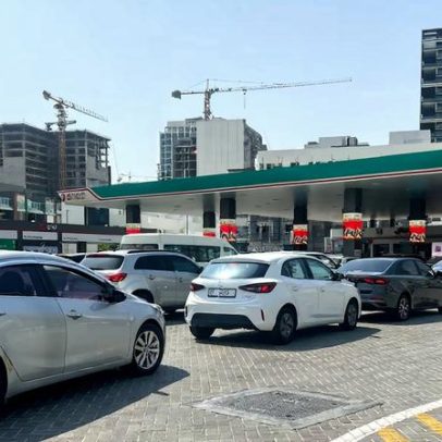 Detritos de mísseis e compras de pânico abalam Dubai após ataque iraniano
