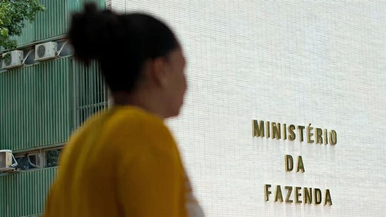 Tesouro amplia intervenção no mercado de títulos diante alta de petróleo e juros