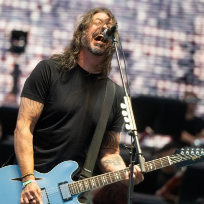 Dave Grohl diz que perder Taylor Hawkins virou nosso mundo de cabeça para baixo