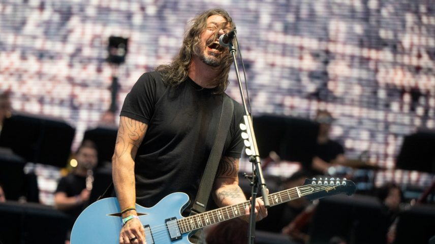 Dave Grohl diz que perder Taylor Hawkins virou nosso mundo de cabeça para baixo
