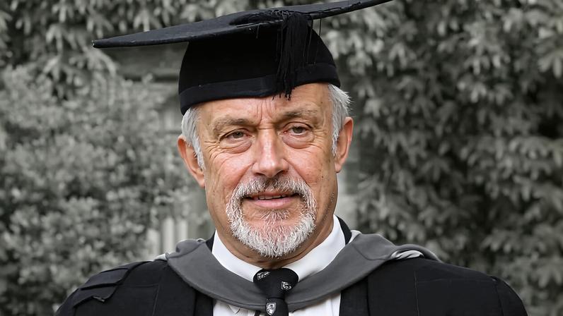 David Chivers, aluno de chimpanzés que cantam