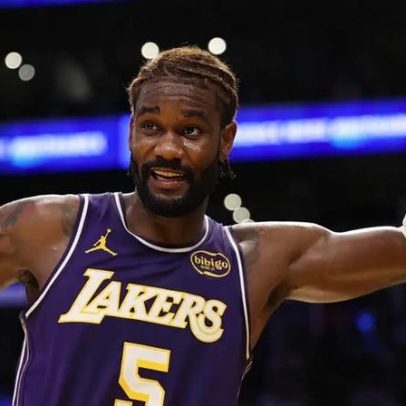 JJ Redick elogia Deandre Ayton em vitória