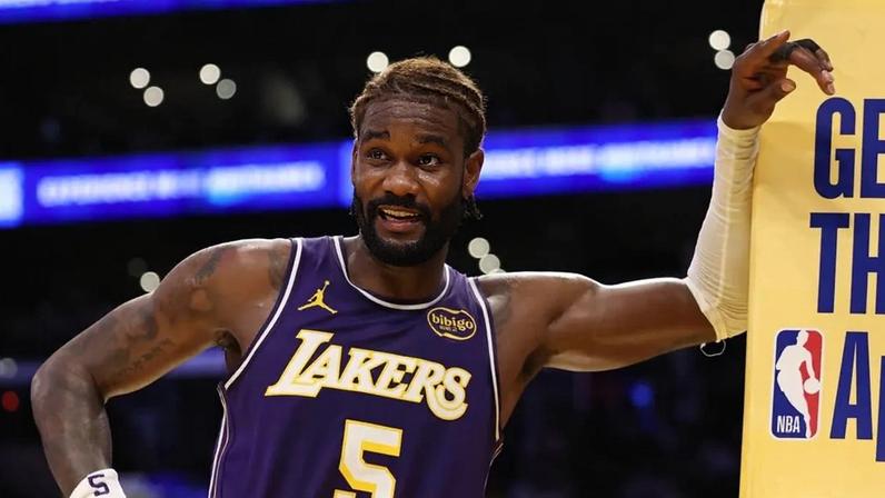 JJ Redick elogia Deandre Ayton em vitória