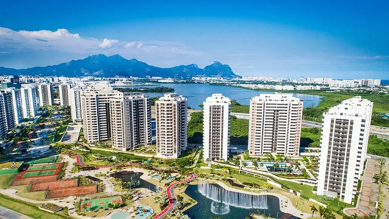 Conjunto de prédios da Vila dos Atletas; dois dos empreendimentos são co-brandings com marcas de mobiliário de luxo