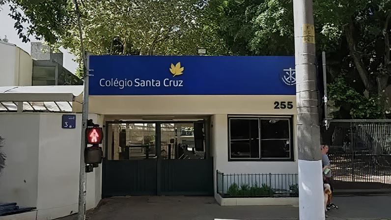 O colégio afirmou ainda que as atividades foram mantidas nesta sexta-feira (20) e que apenas uma das portarias foi temporariamente fechada