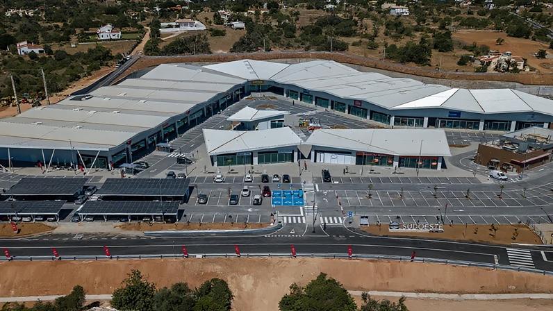 Sudoeste Retail Park, na vila de Alcantarilha, em Algarve, Portugal