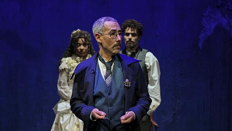 Ambientada no Brasil do século XIX ,trama de amor e ciúmes reúne os clássicos personagens Bentinho, Capitu e Escobar, ambientada no Brasil do século XIX