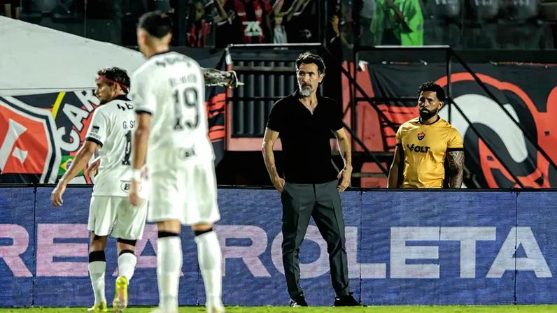 Domínguez lamenta derrota do Atlético, mantém confiança e não desacredita