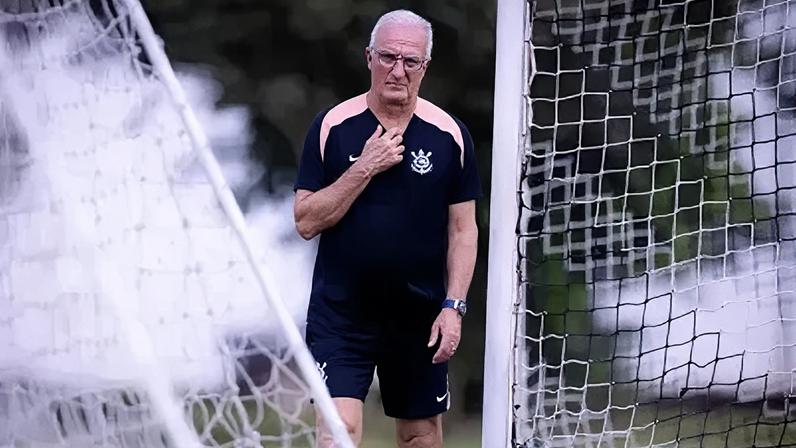 Lingard vai a campo pela primeira vez em treino do Corinthians