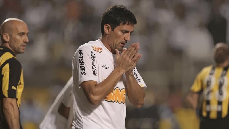 Onde está Durval, zagueiro multicampeão do Santos?