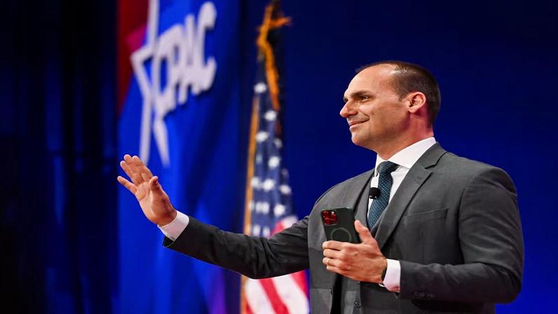 Eduardo Bolsonaro diz ter enviado vídeo do evento norte-americano para o pai