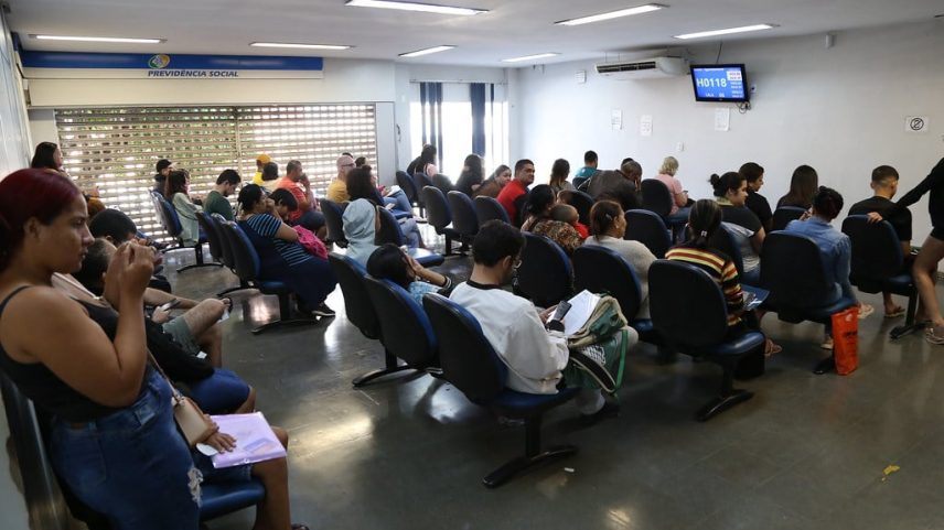 Mutirão de atendimento do INSS em Taguatinga (DF)