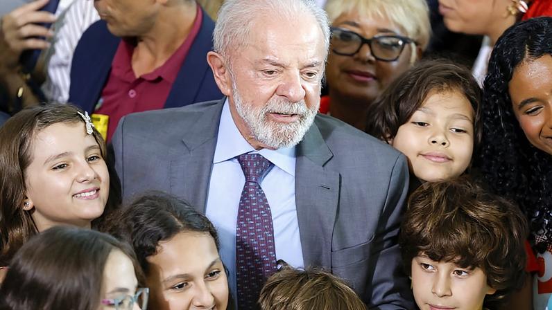 O presidente Lula defendeu que “a infância é para ser vivida em sua plenitude, não sequestrada pelas telas"
