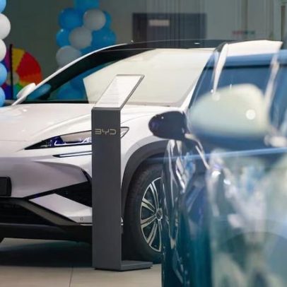 Crise do petróleo gera filas e impulsiona interesse por carros elétricos