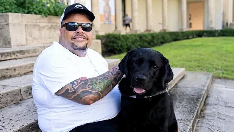 Homem diz que cão o ajudou a detectar grave problema de saúde