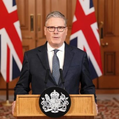 Starmer afirma que EUA podem usar bases britânicas para ataques a mísseis iranianos