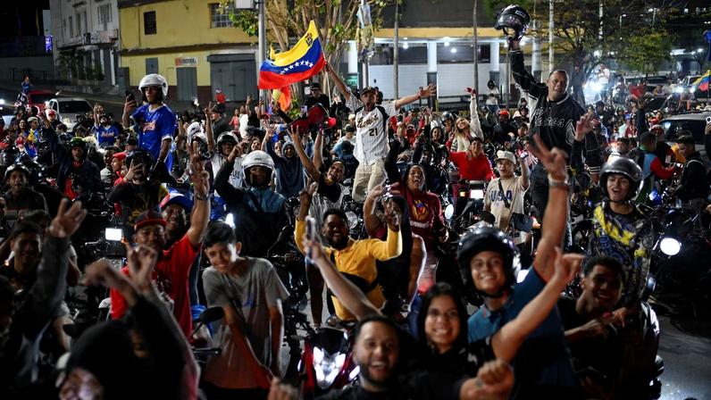 People celebrate Venezuela's victory over the U.S. in the World Baseball Classic final in Caracas, Venezuela, March 17, 2026. REUTERS/Maxwell Briceno