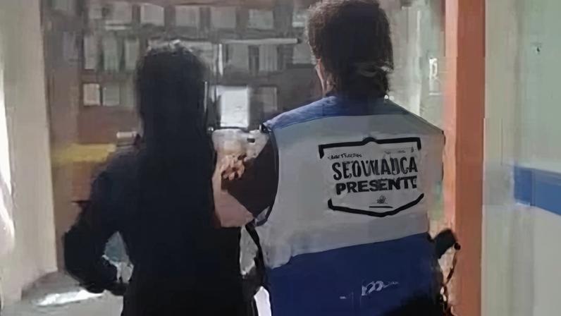 Mulher foi detida por agentes do Segurança Presente após confusão no interior da agência