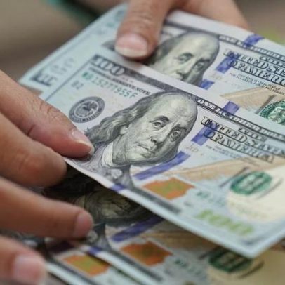 Ibovespa sobe com alívio no petróleo e dólar fica próximo de R$5,24