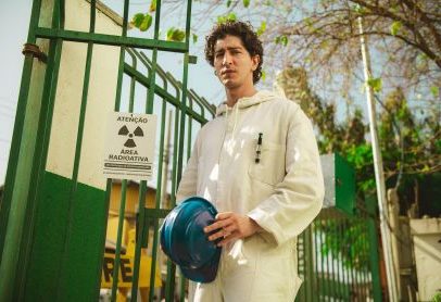 Johnny Massaro comenta respeito à história real em Emergência Radioativa