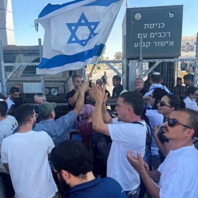 Israel retira acusações contra soldados acusados de abuso a detento em Gaza