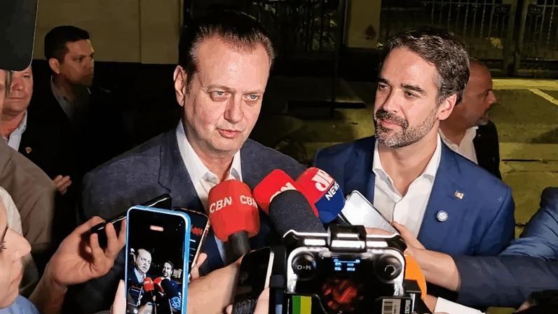 O presidente do PSD, Gilberto Kassab (esq.), descarta alternativas aos nomes de Eduardo Leite (dir.) e Ronaldo Caiado