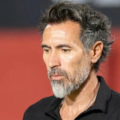 Técnico do Atlético-MG é visto desabafando após o resultado
