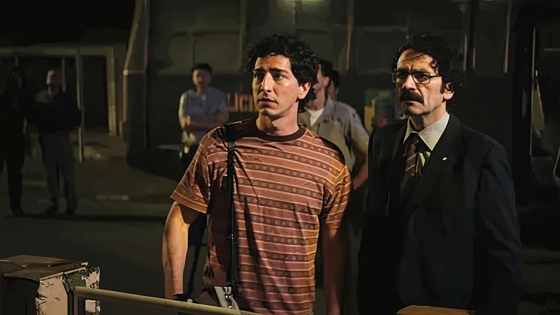 Johnny Massaro como Márcio em "Emergência Radioativa"