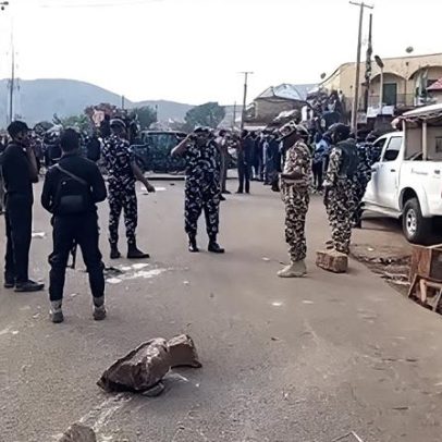 Ataque de homens armados na Nigéria deixa 13 mortos