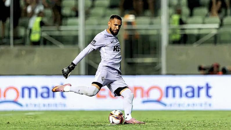Éverson contra o América (Foto: Pedro Souza / Atlético)