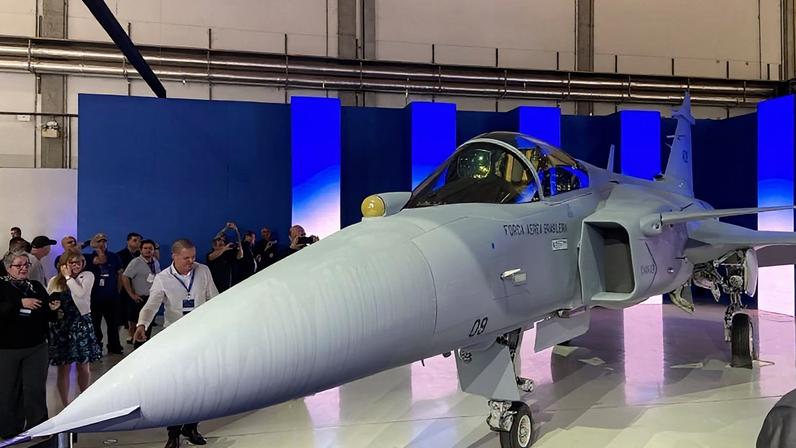 Na imagem, o F-39E Gripen, o 1ª caça supersônico produzido no Brasil, da Embraer e da fabricante sueca Saab