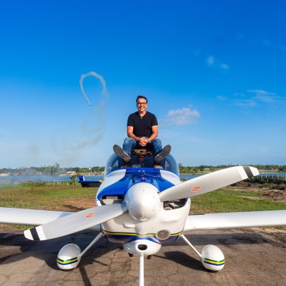 Brasileiro inicia volta ao mundo solo em monomotor