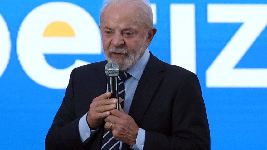 Lula diz que meta de alfabetização pode ser antecipada