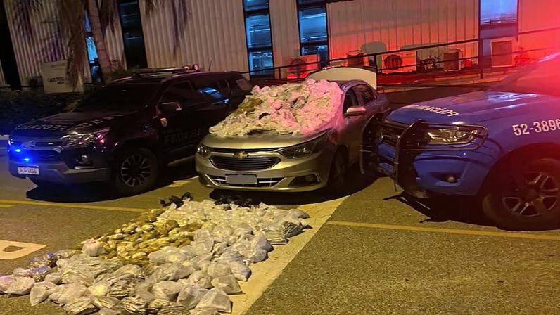 Agentes interceptaram carga em um trevo próximo ao aeroporto do município