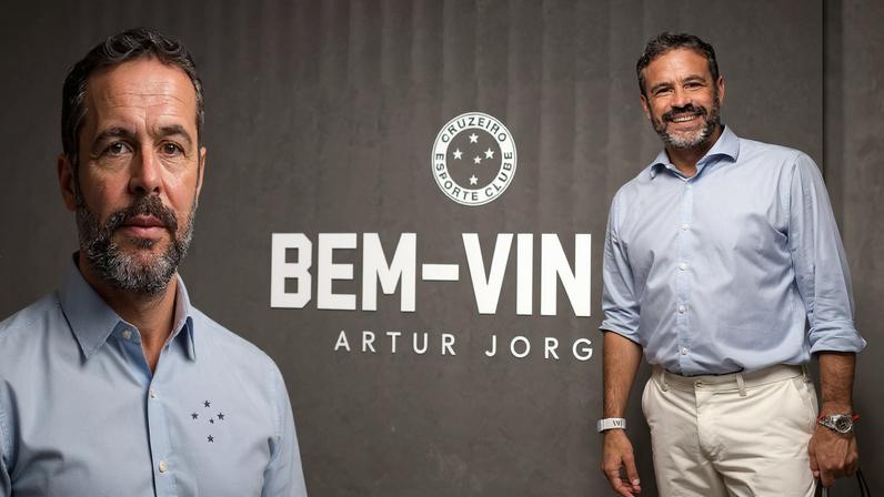 Arthur Jorge foi apresentado pelo Cruzeiro no início da semana