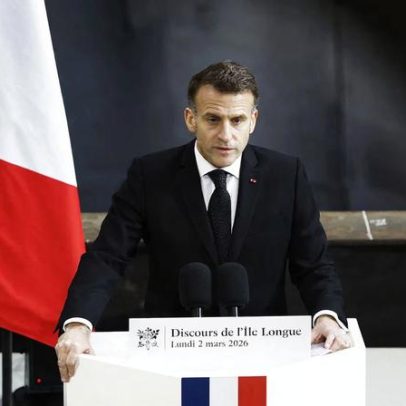 França envia porta-aviões ao Mediterrâneo, diz Macron