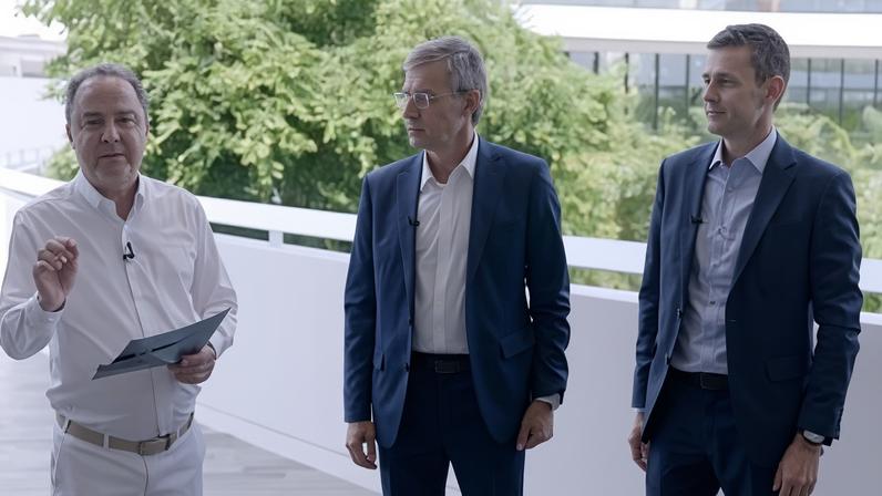 O programa Sinais Vitais Dr. Kalil Entrevista recebe os médicos Sidney Klajner, cirurgião do aparelho digestivo e coloproctologista e presidente do Einstein Hospital Israelita; e Sérgio Araújo, diretor da rede cirúrgica do Einstein Hospital Israelita