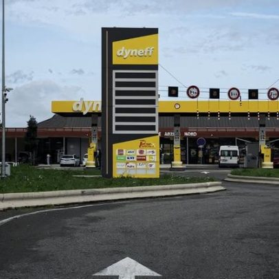 Barril Brent fecha acima de 100 dólares pela primeira vez desde 2022