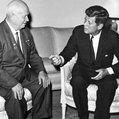 Rússia nomeia bisneta do líder soviético Khrushchev como agente estrangeiro